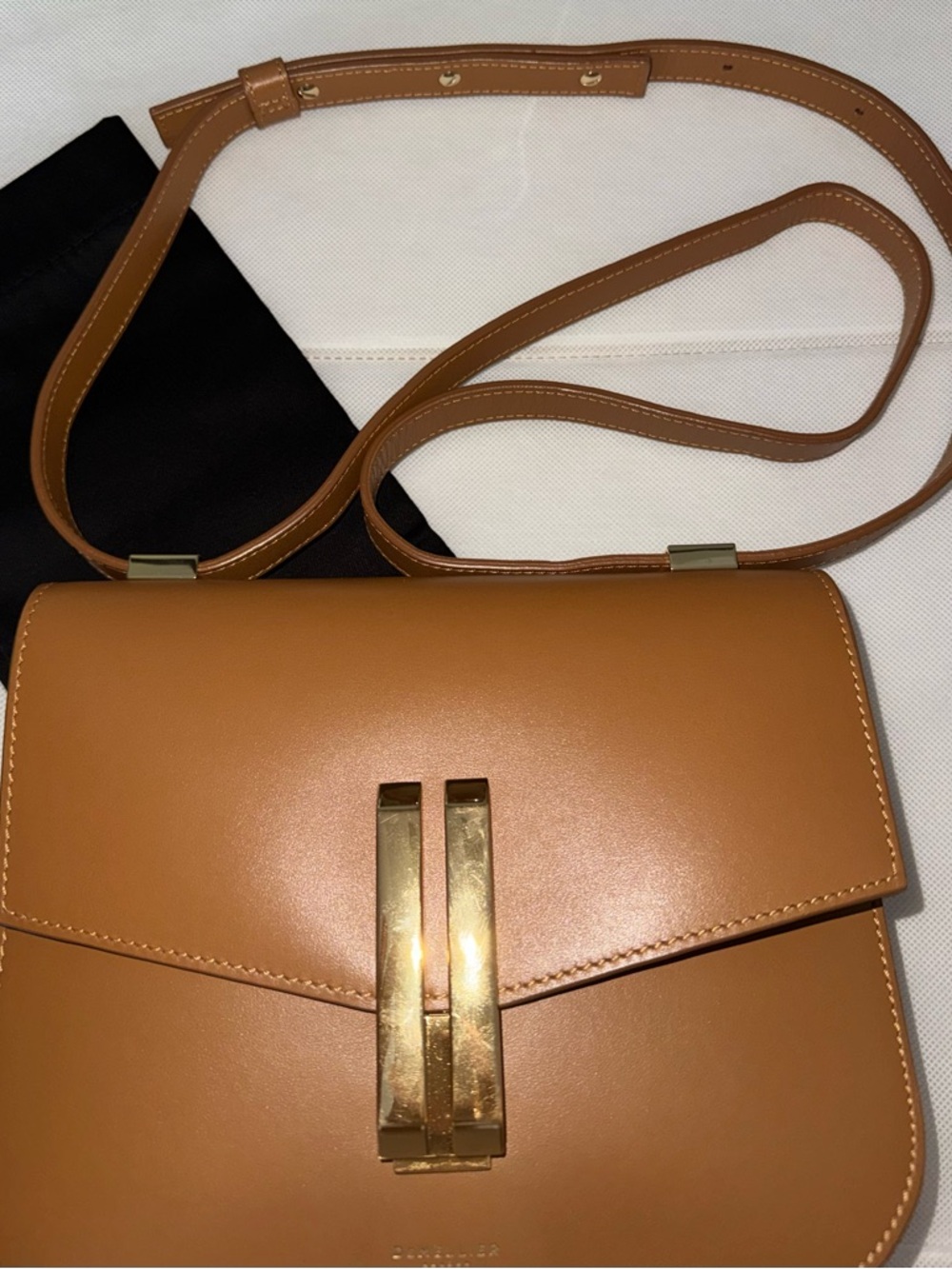 DeMellier Vancouver Tan Toffee Leather Shoulder Bag with Gold Hardware - Picture 3 of 6